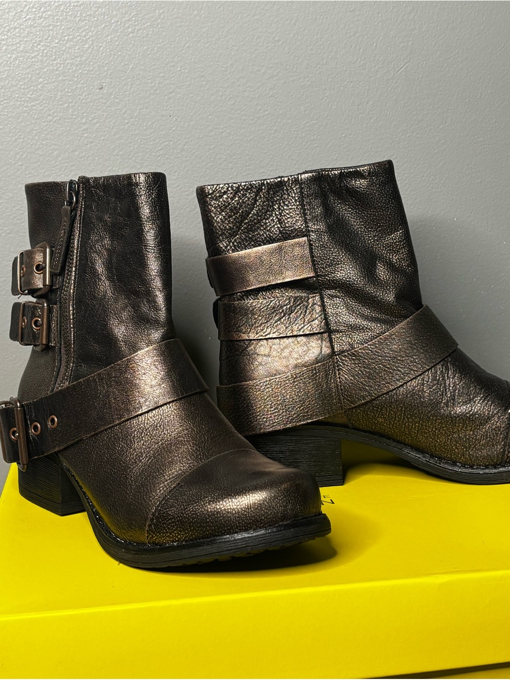 Kenneth Cole Reaction Metallic Bronze Leather Ankle Boots